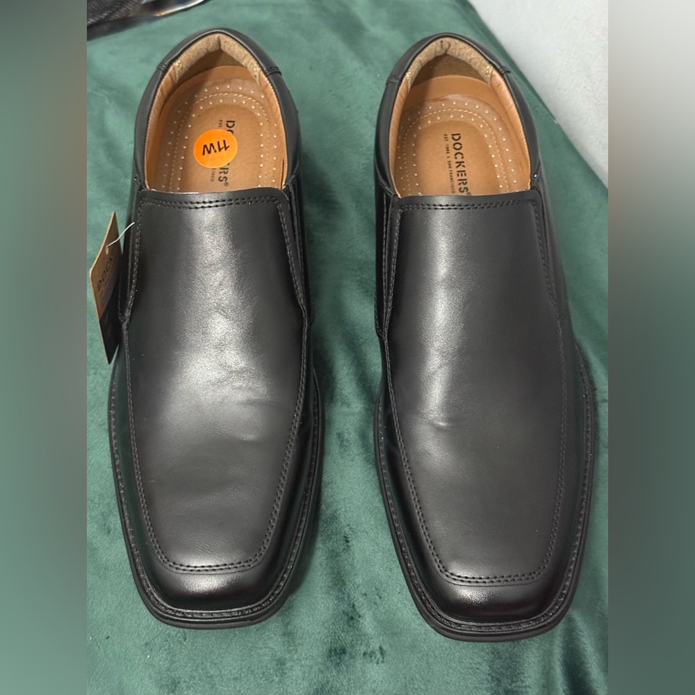 Dockers Mens Lawton Slip Resistant Safety Work Dress Slip-on Loafer Shoe